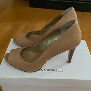 Banana Republic natural heels